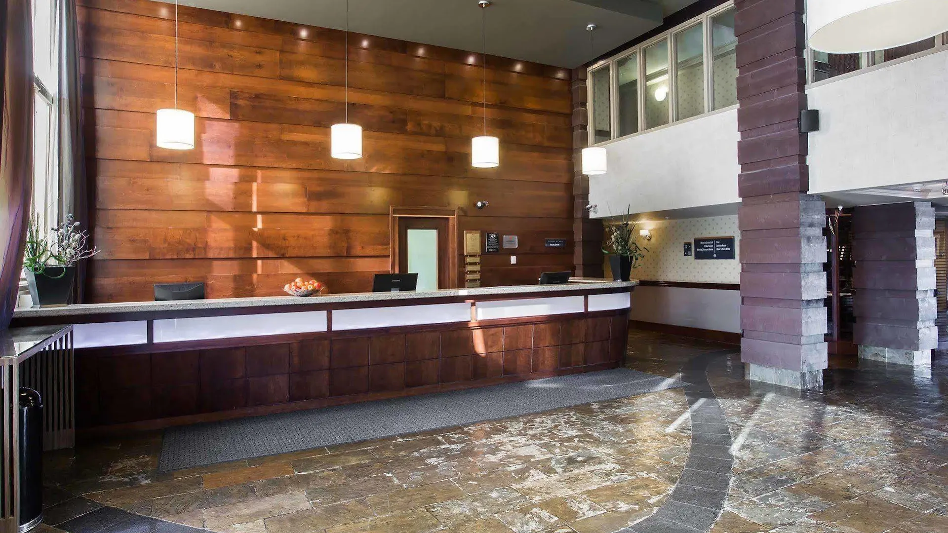 Sandman Hotel Calgary Airport 3*,